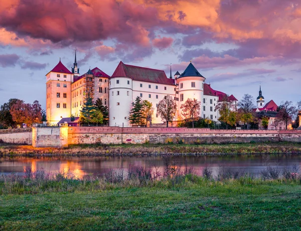 Imponujący Widok Zamek Hartenfels Wspaniały Widok Miasto Torgau Nad Brzegiem — Zdjęcie stockowe