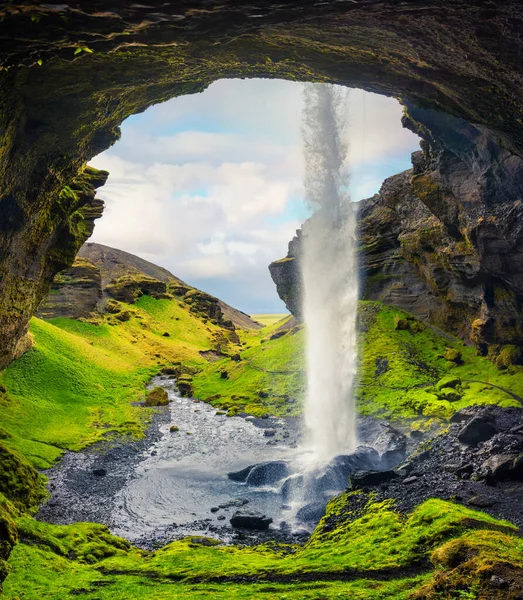 Vista Colorida Mañana Desde Centro Cascada Kvernufoss Escena Majestuosa Sur — Foto de Stock