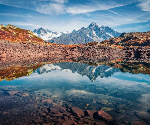 Haute Montagne Des Alpes Feflected Dans Eau Cflm Lac Chesery — Photo