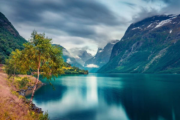 Vista Sombria Verão Lago Lovatnet Município Stryn Condado Sogn Fjordane — Fotografia de Stock