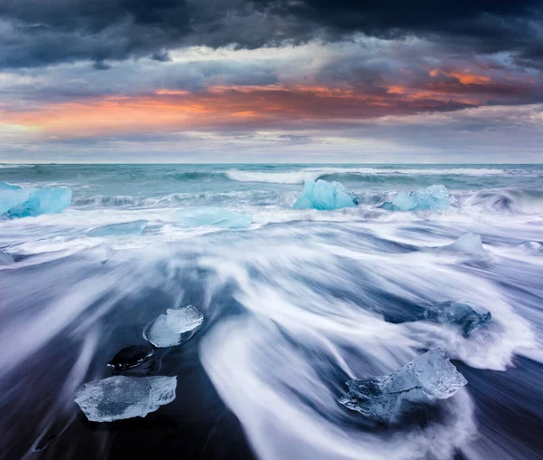 Eisblöcke Die Von Den Wellen Strand Von Jokulsarlon Angespült Wurden — Stockfoto