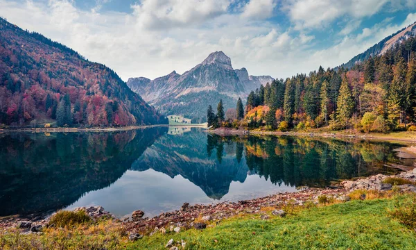 Nafels Köyündeki Obersee Gölü Nün Güneşli Sonbahar Manzarası Sviçre Alpleri — Stok fotoğraf