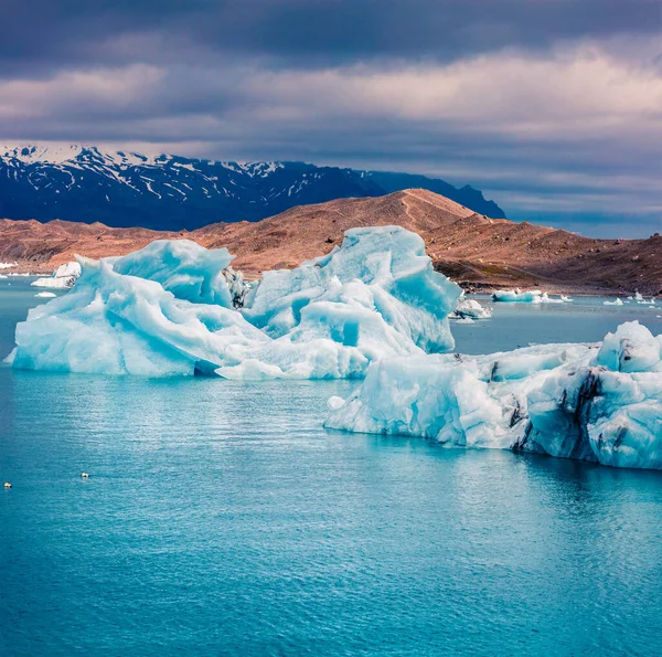 Kék Jéghegyek Lebegnek Jokulsarlon Gleccserlagúnában Színes Naplemente Vatnajokull Nemzeti Parkban — Stock Fotó