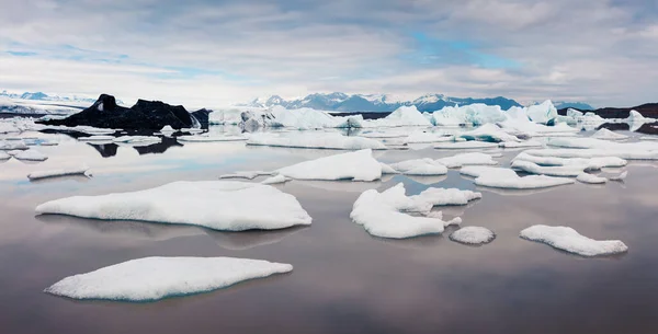 Flytande Isbox Fjallsarlonlagunen Solig Morgon Panorama Över Vatnajokull National Park — Stockfoto