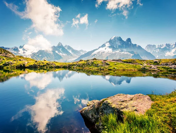 Vista Brilhante Verão Lago Lac Blanc Com Mont Blanc Monte — Fotografia de Stock