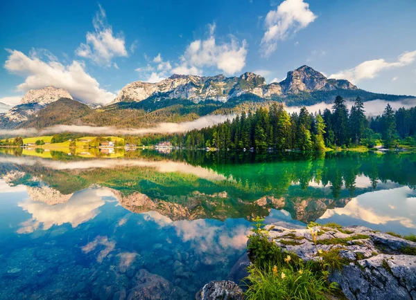 Spiegelung Des Blauen Himmels Klaren Wasser Des Hintersees Bunter Sommermorgen — Stockfoto