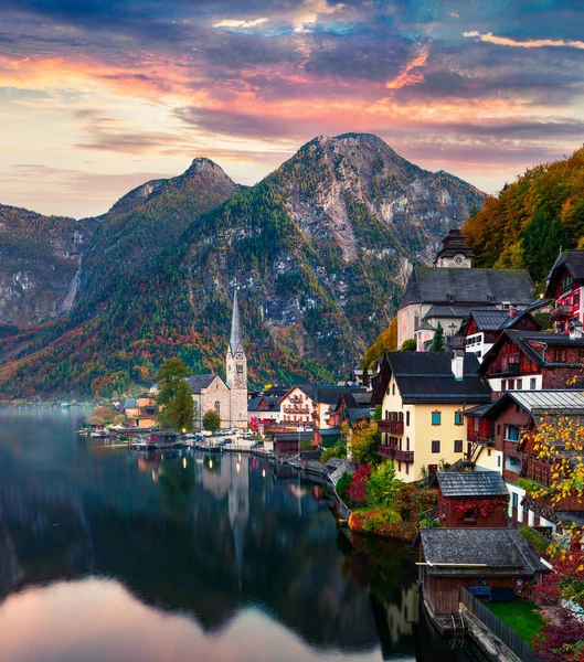 Dramatische Herfst Zonsondergang Hallstatt Meer Indrukwekkend Avondzicht Het Dorpje Hallstatt — Stockfoto