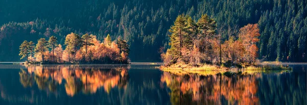 Herbstlicher Blick Auf Den Eibsee Unglaubliche Morgenszene Mit Dem Ersten — Stockfoto