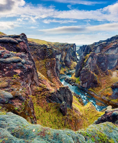 Μαγευτική Θέα Του Φαραγγιού Fjadrargljufur Και Του Ποταμού Πολύχρωμη Καλοκαιρινή — Φωτογραφία Αρχείου