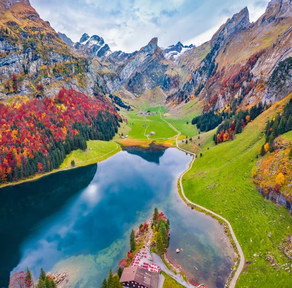 Vista Drone Voador Vista Esplêndida Manhã Lago Seealpsee Cena Outono — Fotografia de Stock