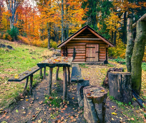 Colorful Morning Scene Mountain Forest Forester Hut Autumn Woodland Carpathians — Stock Photo, Image