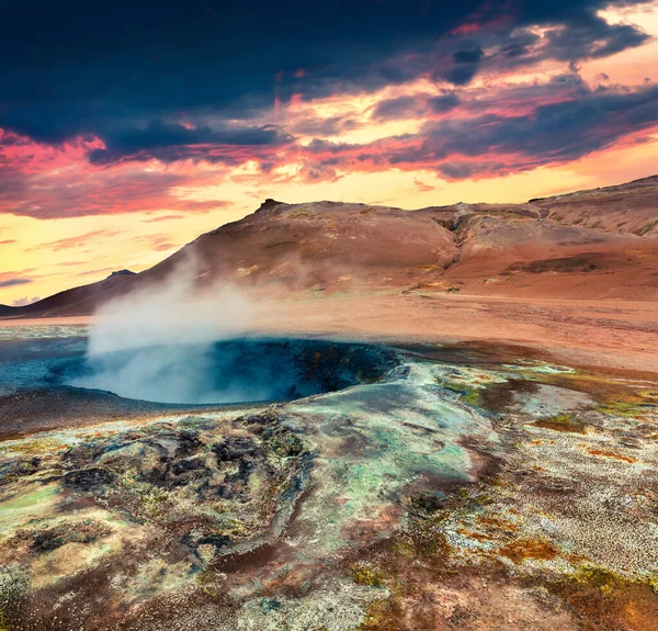 Zonnige Ochtend Geothermische Vallei Hverarond Gelegen Nabij Reykjahlid Dorp Het — Stockfoto