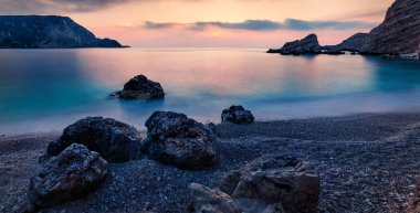 Petani Sahili 'nin dramatik bahar manzarası. Sefalonya Adası, Yunanistan, Avrupa 'nın renkli günbatımı manzarası. Akdeniz 'in panoramik deniz manzarası. İyon Adaları 'nın mistik açık hava manzarası.