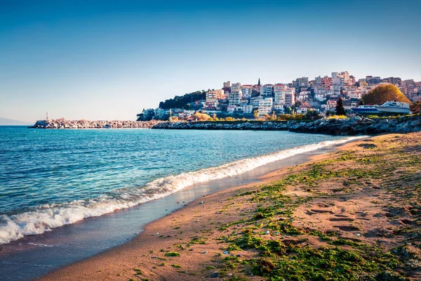 Zonnig Voorjaar Zeegezicht Egeïsche Zee Gezellige Ochtend Uitzicht Kavala Stad — Stockfoto