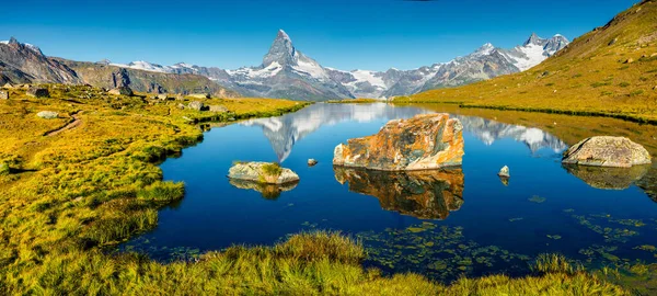 Färgglada Sommar Panorama Över Stellisee Sjön Stor Utomhusscen Med Matterhorn — Stockfoto