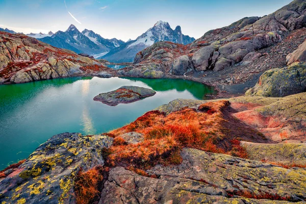 Affascinante Vista Autunnale Sul Lago Lac Blanc Con Monte Bianco — Foto Stock