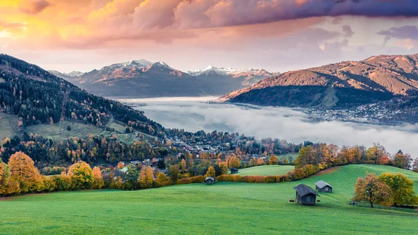 Neuvěřitelné Ranní Panorama Jezera Zell Nádherný Podzimní Výhled Rakouské Město — Stock fotografie