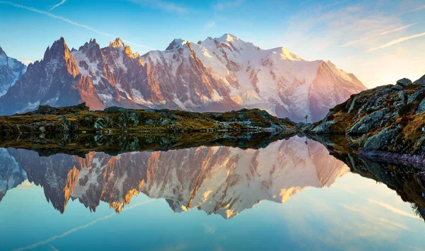 Emozionante Vista Autunnale Del Lago Cheserys Con Monte Bianco Sullo — Foto Stock