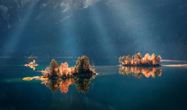 Incroyable Scène Automne Lac Eibsee Vue Spectaculaire Matin Sur Les — Photo