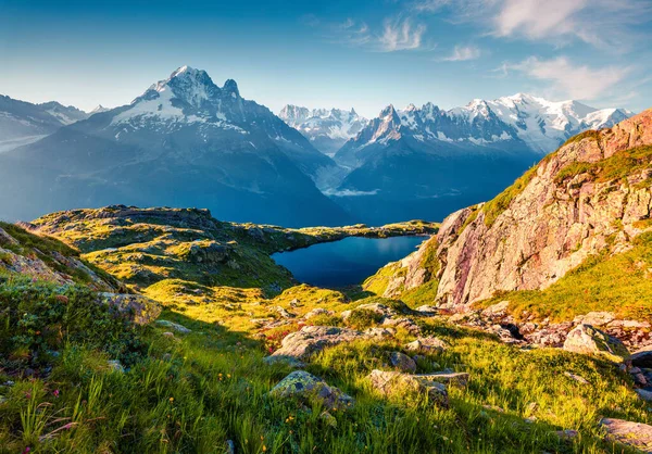 Πολύχρωμη Θέα Καλοκαίρι Της Λίμνης Lac Blanc Mont Blanc Monte — Φωτογραφία Αρχείου