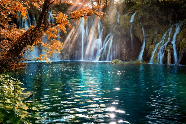 Vista Deslumbrante Manhã Cachoeira Água Pura Parque Nacional Plitvice Cena — Fotografia de Stock