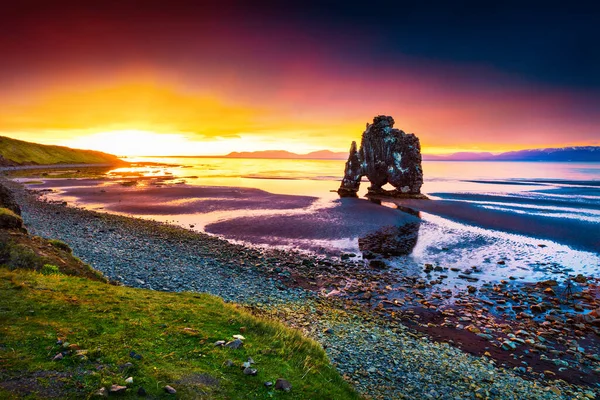 의동쪽해 현무암 있습니다 여름의 아이슬란드 북서부에 포스팅 — 스톡 사진