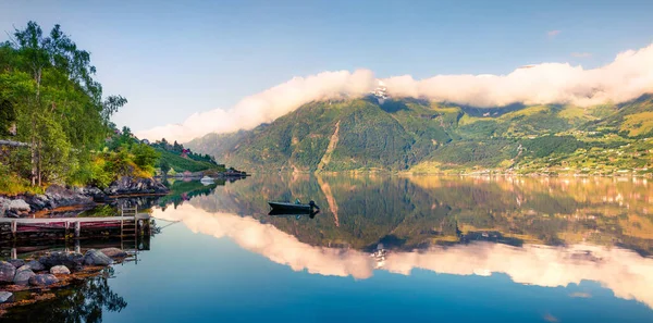 Panorama Pitoresco Verão Fiorde Norueguês Localizado Perto Aldeia Lofthus Município — Fotografia de Stock