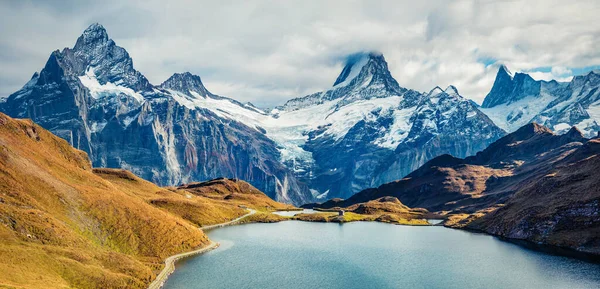 Εκπληκτική Πρωινή Θέα Της Λίμνης Bachalp Bachalpsee Ελβετία Υπέροχη Φθινοπωρινή — Φωτογραφία Αρχείου