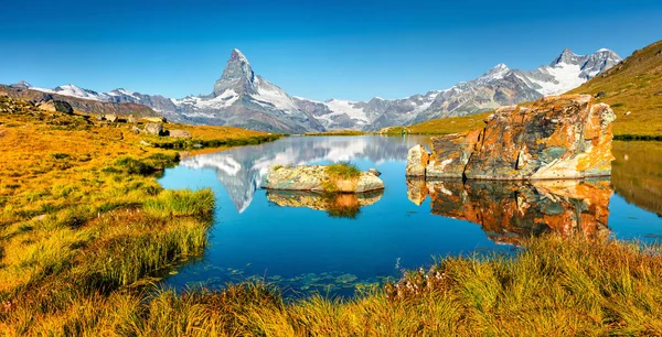 Stellisee Gölü Nün Renkli Yaz Manzarası Sviçre Alpleri Nde Matterhorn — Stok fotoğraf