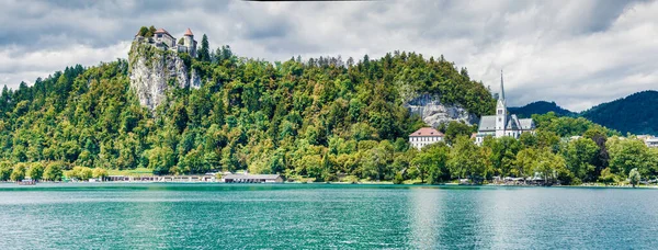 Bled Blejsko Jezero Csodálatos Nyári Panorámája Egy Jeges Júliai Alpokban — Stock Fotó