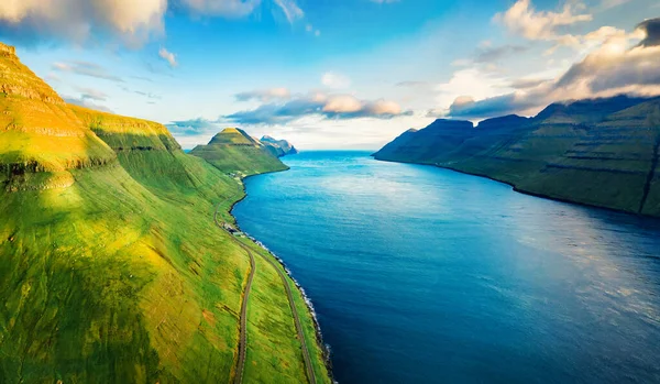 Vista Desde Avión Tripulado Pintoresca Vista Verano Isla Kalsoy Atractiva —  Fotos de Stock