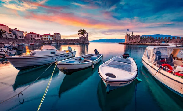 Zonsopgang Populaire Toeristische Bestemming Nafpaktos Haven Fantastisch Uitzicht Golf Van — Stockfoto