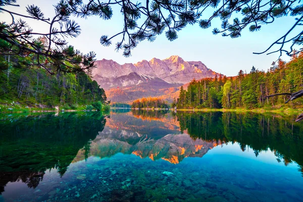 Grande Mattina Estate Sul Lago Eibsee Con Catena Montuosa Zugspitze — Foto Stock