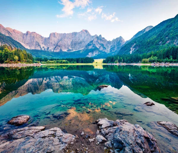 Die Julischen Alpen Morgennebel Erstaunliche Sommer Blick Auf Den Fusine — Stockfoto