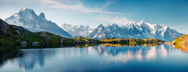 Πολύχρωμο Καλοκαιρινό Πανόραμα Της Λίμνης Lac Blanc Mont Blanc Monte — Φωτογραφία Αρχείου
