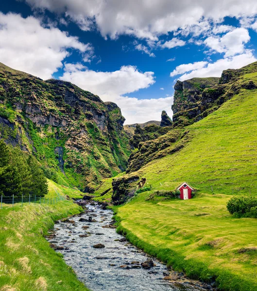 Vulcão Típico Paisagem Islandesa Nas Montanhas Vista Colorida Verão Desfiladeiro — Fotografia de Stock