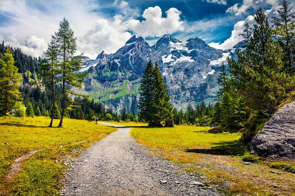 Magnífica Vista Verano Cordillera Desde Lago Oeschinen Increíble Escena Matutina —  Fotos de Stock