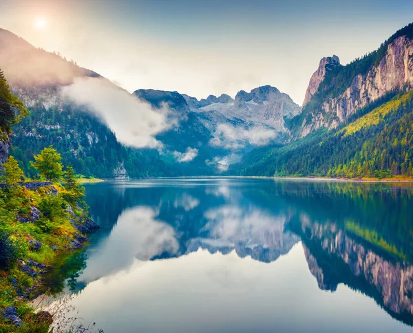 Nebliger Sommermorgen Vorderen Gosausee Mit Blick Auf Den Dachsteingletscher Bunte — Stockfoto