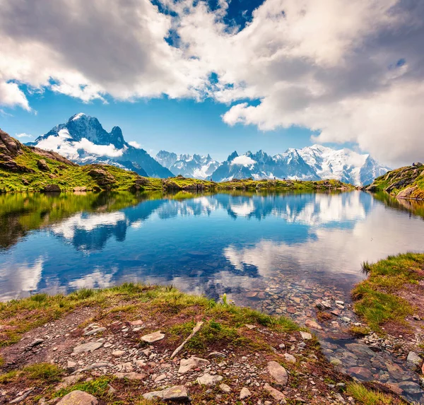 Esplêndida Vista Verão Lago Lac Blanc Com Mont Blanc Monte — Fotografia de Stock