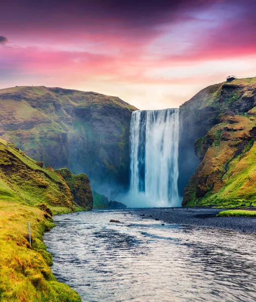 Απίστευτη Καλοκαιρινή Θέα Του Skogafoss Καταρράκτη Στον Ποταμό Skoga Πολύχρωμο — Φωτογραφία Αρχείου