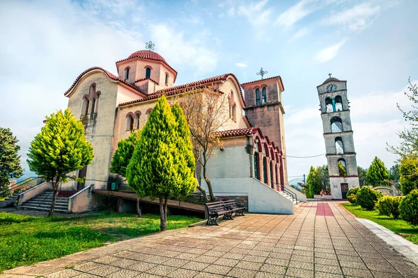 Piccola Chiesa Ortodossa Nel Villaggio Nea Kerdilia Scena Primaverile Colorata — Foto Stock