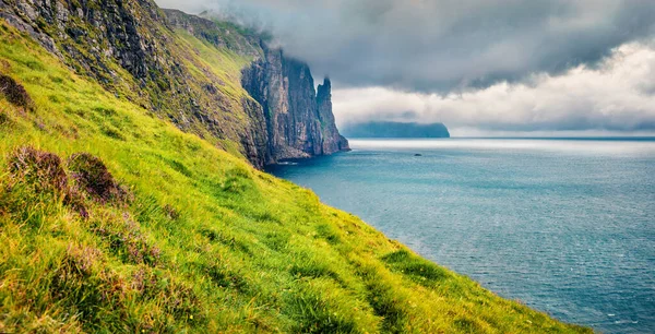 Ohromující Faerská Krajina Trollkonufingur Útesy Ostrově Vagar Majestátní Letní Scéna — Stock fotografie
