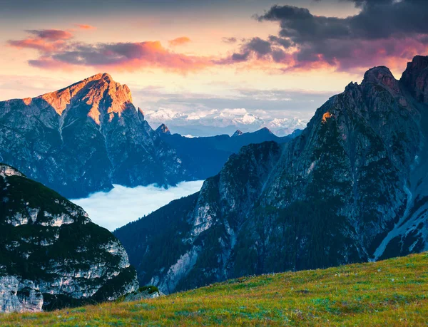 Cena Verão Dramática Parque Nacional Tre Cime Lavaredo Vista Lago — Fotografia de Stock