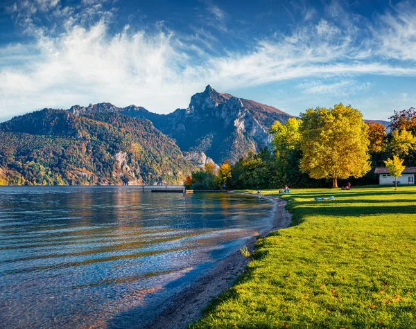 Colorful Morning Scene Traunsee Lake Golden Larch Trees City Park — Stock Photo, Image