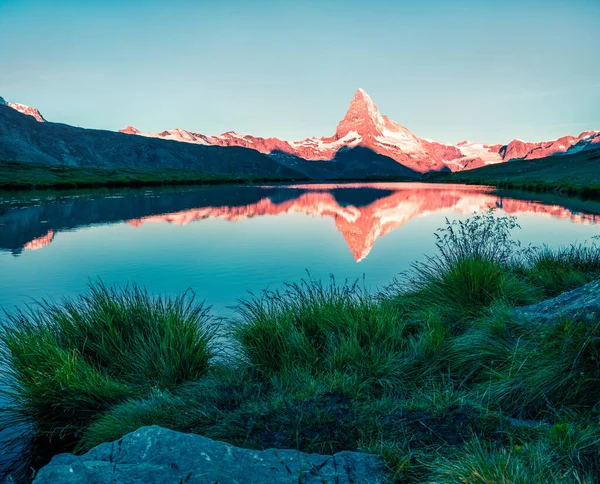 Fantastisk Sommar Soluppgång Stellisee Sjön Fantastisk Morgonutsikt Över Matterhorn Monte — Stockfoto