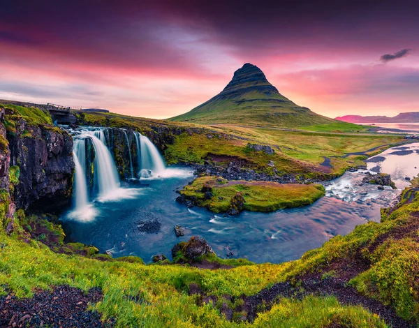 Letní Západ Slunce Slavném Kirkjufellsfoss Vodopádu Kirkjufell Hory Barevná Večerní — Stock fotografie