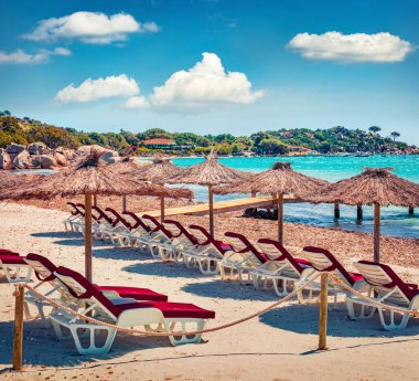 Santa Giulia sahilinin muhteşem yaz manzarası. Korsika adası, Fransa, Avrupa 'nın muhteşem sabah manzarası. Akdeniz 'in çekici deniz manzarası. Seyahat konsepti arka planı.