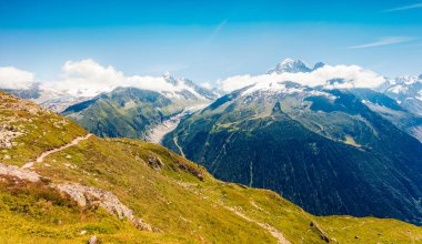 Fransız Alpleri 'nin muhteşem yaz manzarası, Chamonix konumu. Vallon de Berard Doğa Koruma Alanı, Graian Alpleri, Fransa, Avrupa 'da güzel bir açık hava sahnesi. Doğa konseptinin güzelliği