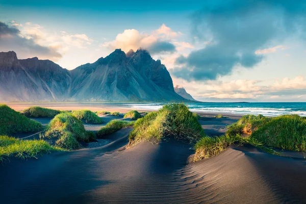 Černé Písečné Duny Mysu Stokksnes Jihovýchodním Pobřeží Islandu Vestrahorn Batman — Stock fotografie