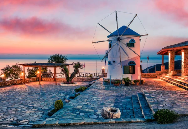 Prachtige Ochtend Scene Windmolen Kleurrijke Lente Zonsopgang Het Eiland Zakynthos — Stockfoto